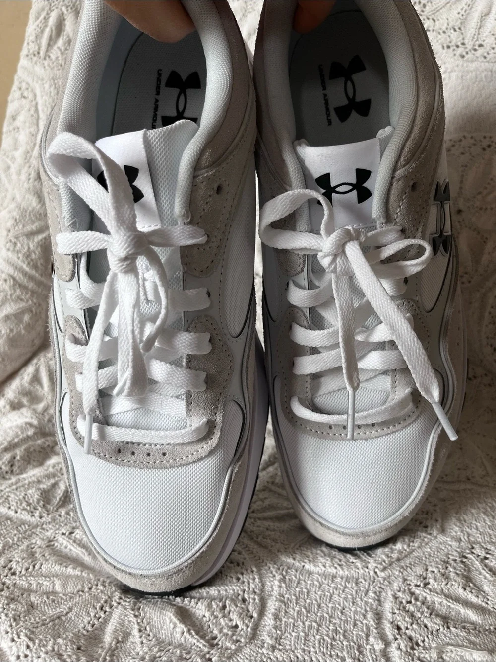 Under Armour sneakers tennis shoes women’s white gray halo suede mirage 12